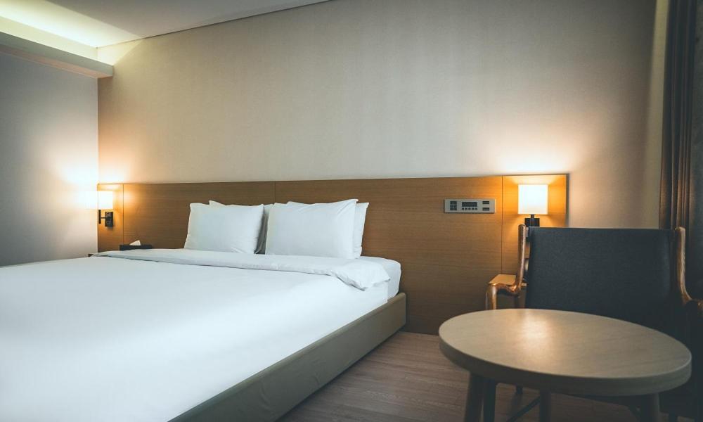 Wonju City Hotel Hyeoksin Exterior photo